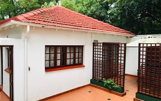 1 Bedroom Garden Cottage in Greenside
