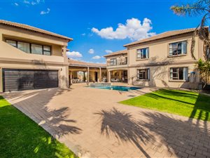 4 Bed House in Helderwyk