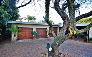 4 Bedroom House in Lynnwood Glen