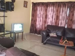 4 Bed House in Flora Park