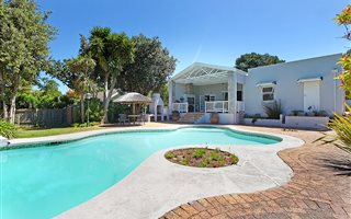 5 Bedroom House in Constantia Upper