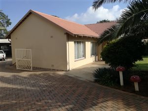 3 Bed House in Dan Pienaarville