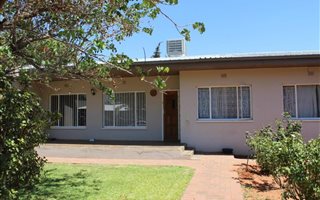 4 Bedroom House in Die Rand