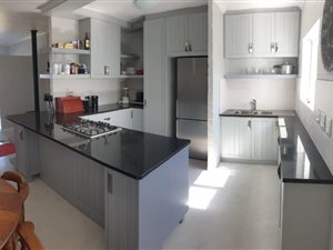 3 Bed House in Grotto Bay