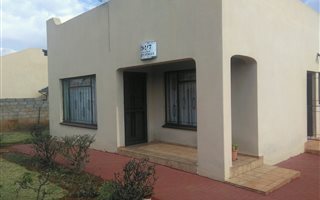 2 Bedroom House in Naledi