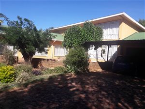 4 Bed House in Schweizer Reyneke