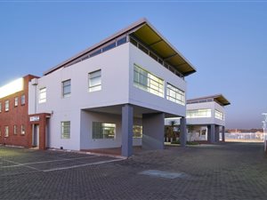 1215 m² Commercial space in Highveld