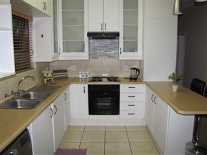 2 Bed Apartment in Vanderbijlpark Rural