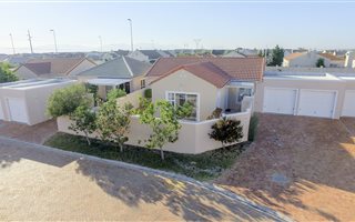 3 Bedroom House in Sunningdale