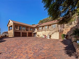 4 Bedroom House in Floracliffe