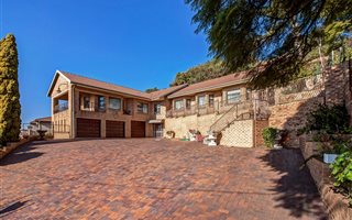 4 Bedroom House in Floracliffe