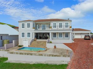 4 Bedroom House in Beachview