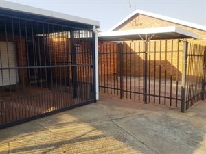 3 Bed Townhouse in Bronberrick