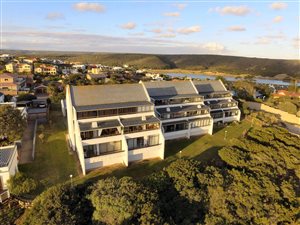 3 Bed Apartment in Stilbaai