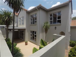 3 Bed Townhouse in Eagle Canyon Golf Estate