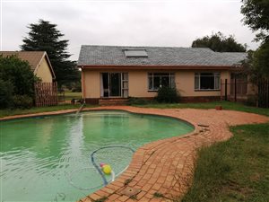 6 Bed House in Golf View