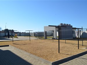 2 Bed Apartment in Witpoortjie