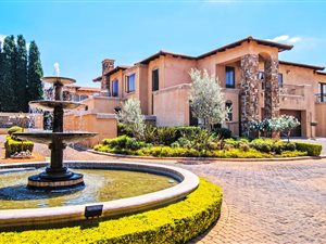 4 Bed House in Lynnwood Manor