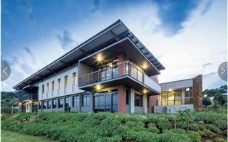86 m² Commercial space in Montrose