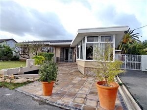 4 Bed House in Bosonia