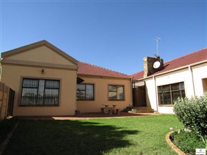 5 Bed House in Libradene