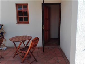 1 Bed Garden Cottage in Westdene