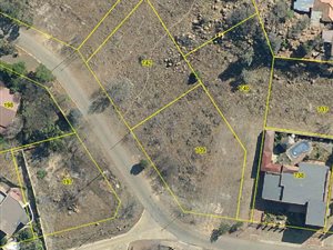 1081 m² Land available in Vaaloewer