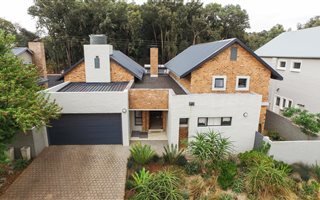 3 Bedroom House in Bronberg