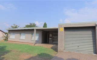 3 Bedroom House in Riamarpark
