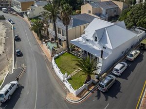 5 Bed House in Gordons Bay Central