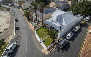 5 Bedroom House in Gordons Bay Central