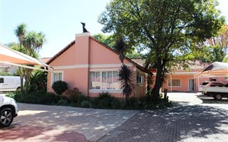 6 Bedroom House in Maroelana