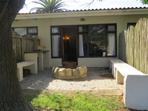 2 Bed Flat in Stilbaai