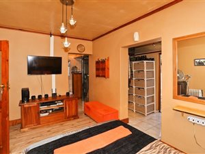 7 Bed House in Claremont