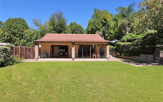 1 Bedroom Garden Cottage in Duxberry