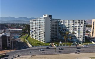 3 Bedroom Apartment in Strand South