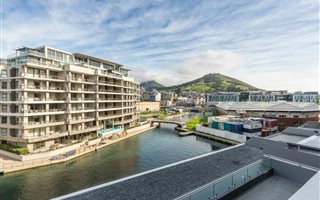 2 Bedroom Apartment in Foreshore