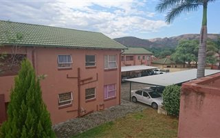 2 Bedroom Flat in Geelhoutpark