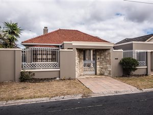 3 Bedroom House in Rondebosch East
