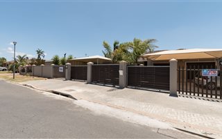 4 Bedroom House in Uitzicht