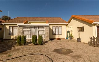 3 Bedroom House in Port Owen