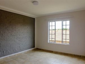 2 Bed Apartment in Rooihuiskraal North