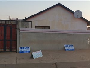 3 Bed House in Protea North