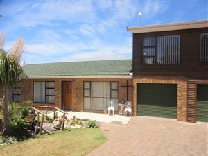3 Bed House in Dana Bay
