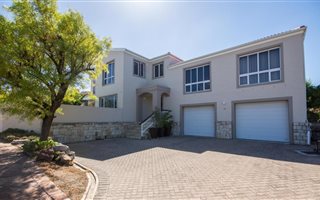 4 Bedroom House in Steynsrust