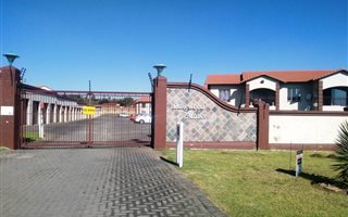 3 Bedroom Townhouse in Dalpark