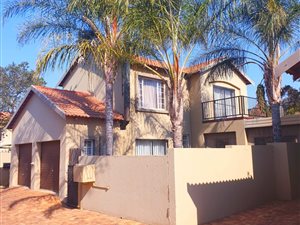 3 Bed Townhouse in Ruimsig