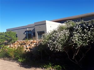 4 Bedroom House in Moquini Coastal Estate