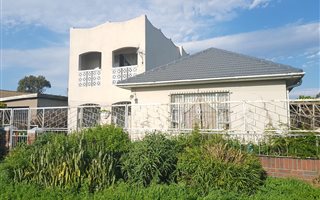 5 Bedroom House in Elnor