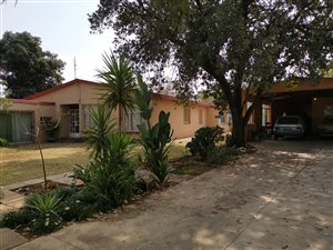 4 Bed House in Roosheuwel